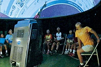 苹果派与水果冰淇淋屋