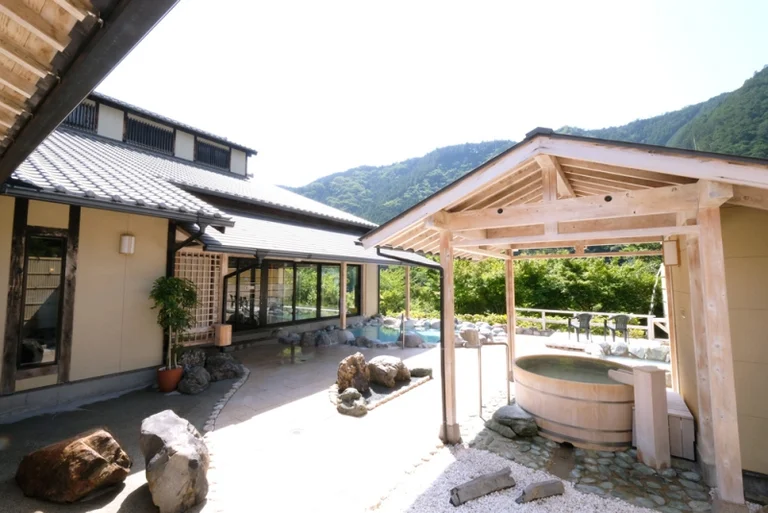 Iitaka Station - Image 2