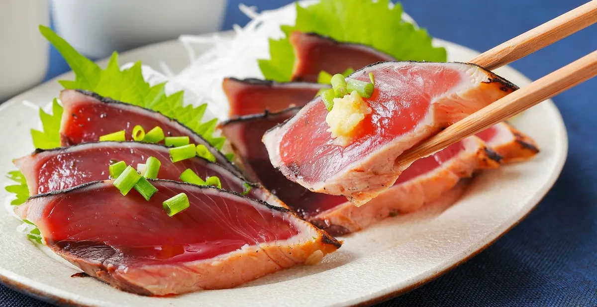 Katsuo no tataki seared over leaping straw flames that reach nearly 1000 degrees Celsius