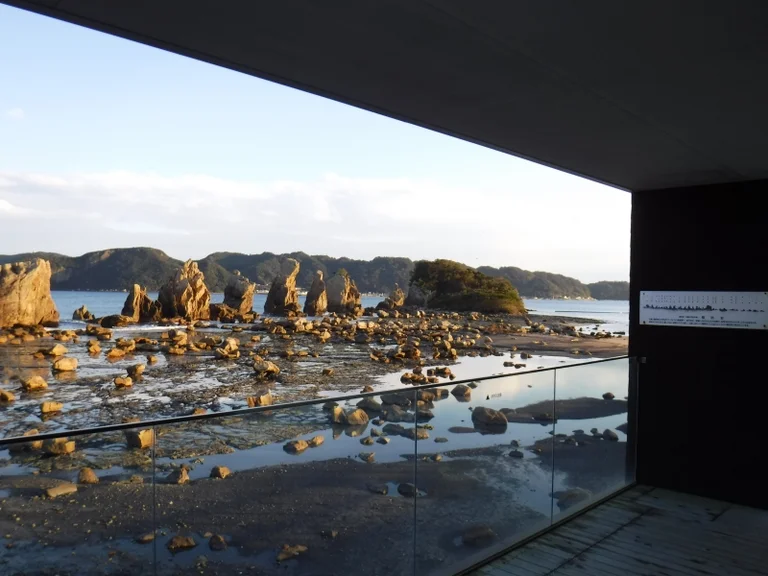 Kushimoto Hashigui Rocks - Image 2