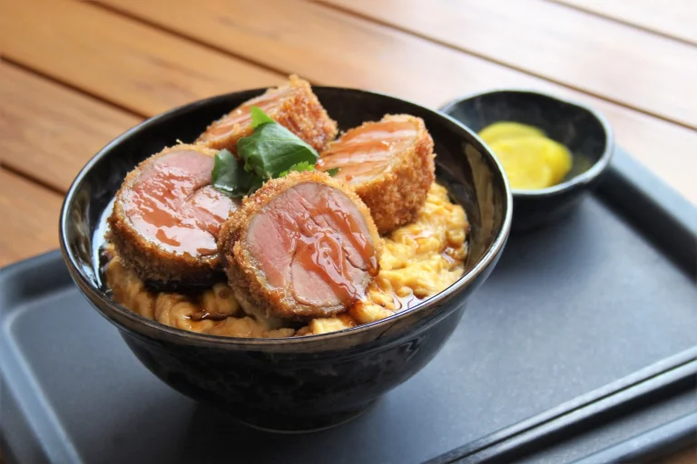 特厚炸猪排盖饭餐厅