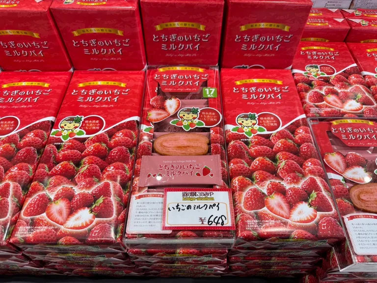 Tochika Strawberry Milk Pie