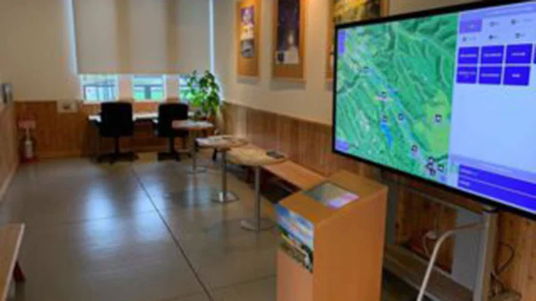 青色池手绘地图