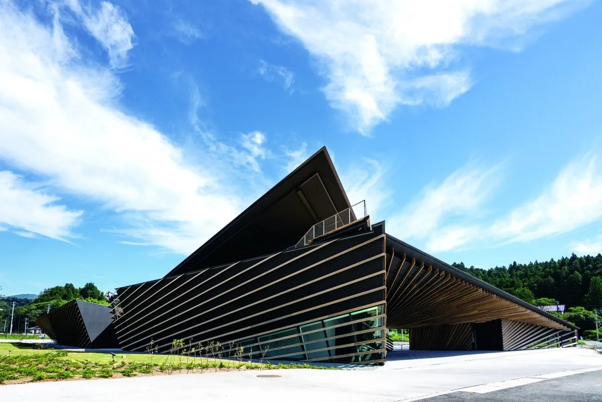 기념관에는 크리스챤 볼탄스키의 마지막 작품이 있어 2011년 쓰나미의 기억과 이야기를 보존하고 있어요